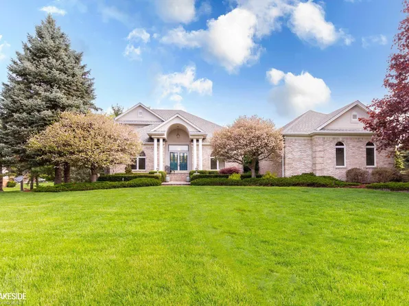 68076 Stonehenge Ct, Washington, MI 48095