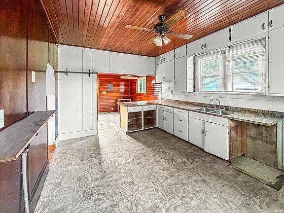 4th image of 101 W Walnut St