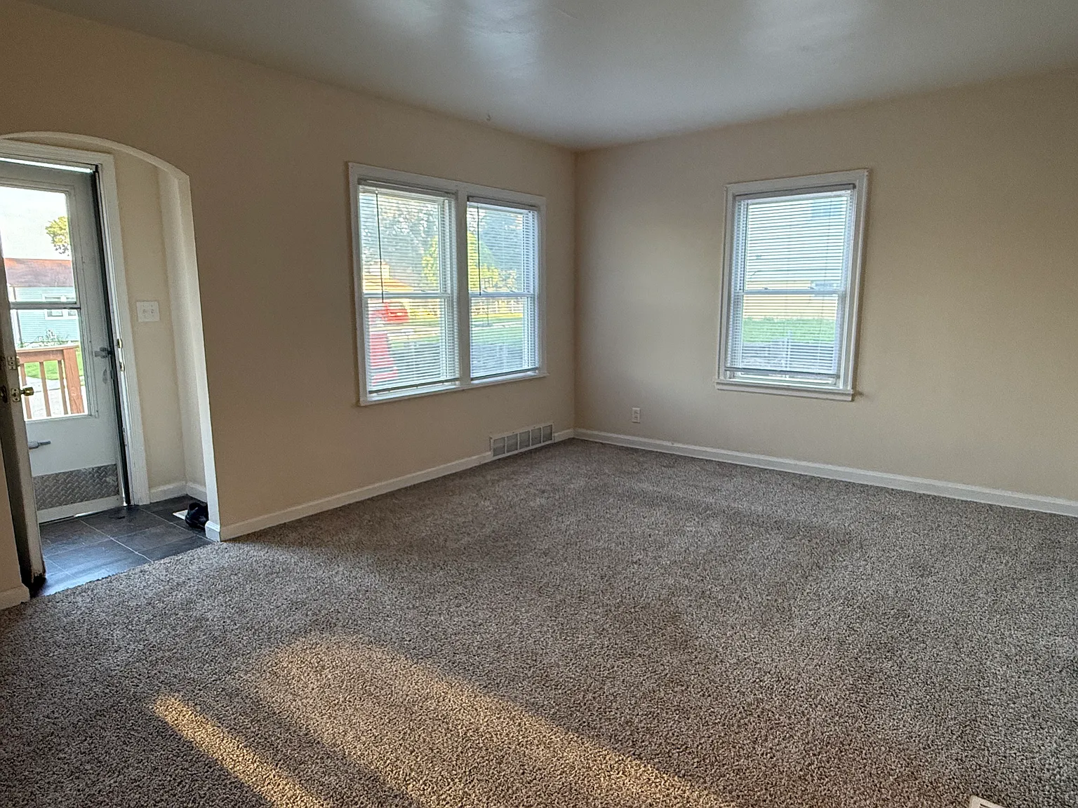 3 bed, 1014 sqft, $1,550 — Photo 2