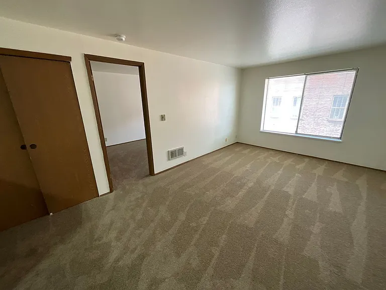 Park Royal Apartments — Photo 13