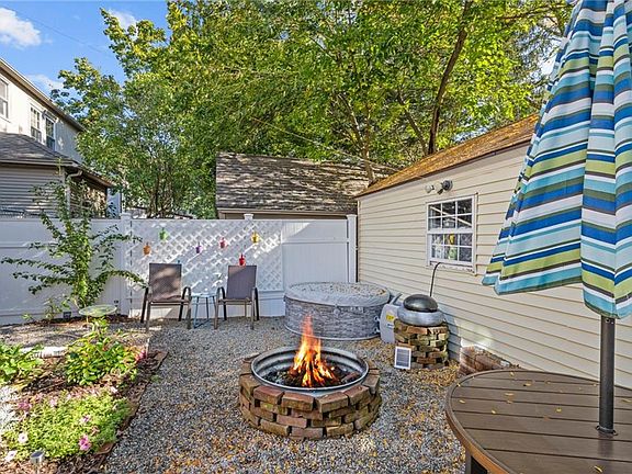 3rd image of 1 Parkside Dr