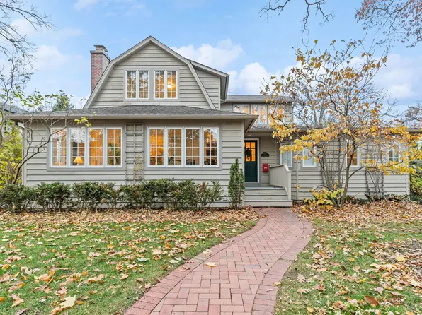 (undisclosed Address), Lake Bluff, IL 60044