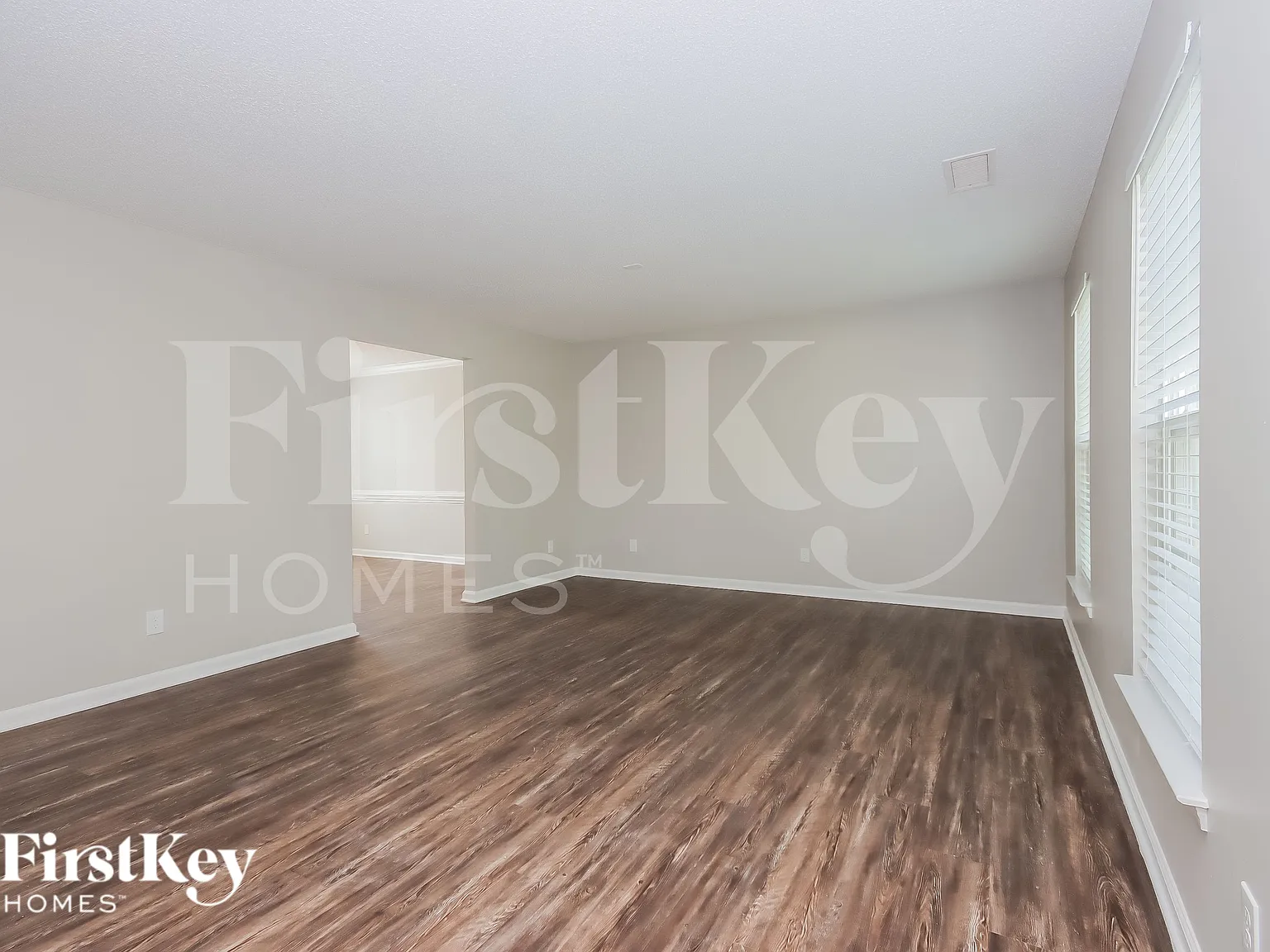 3 bed, 2.5 bath, 1984 sqft, $2,040 — Photo 2