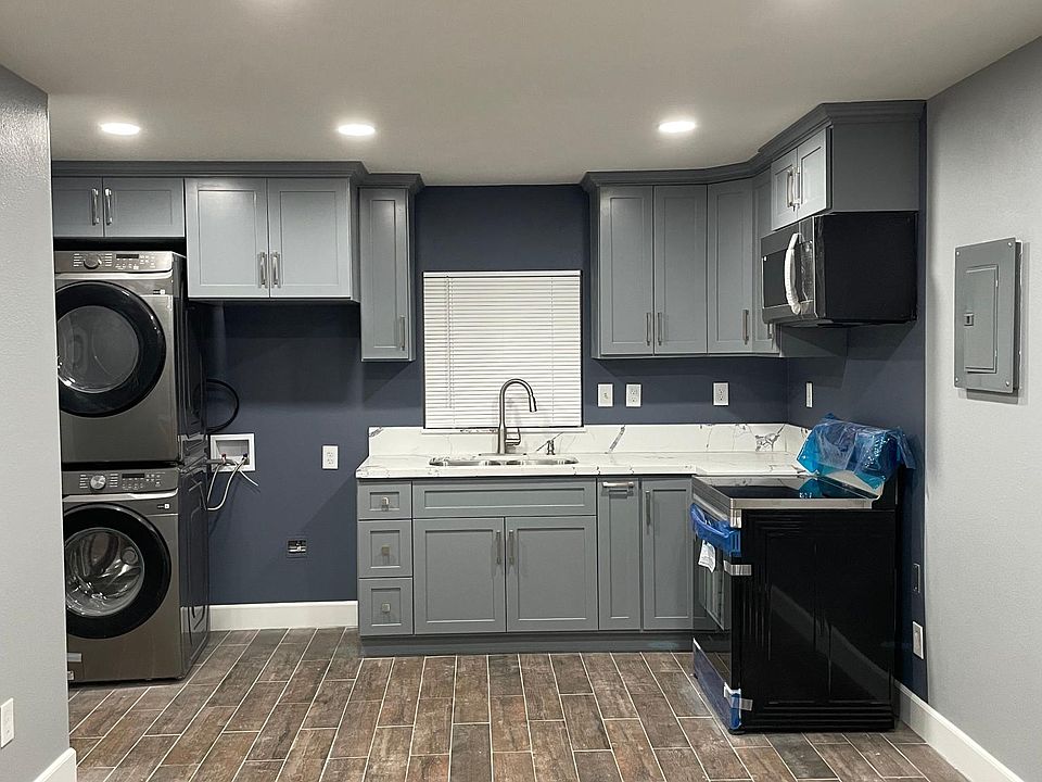 Overview of living room/kitchen