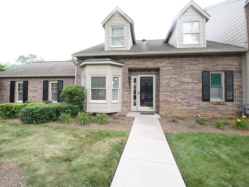2 BR - 2.5 BA in Suburban Hills subdivision - West Knoxville