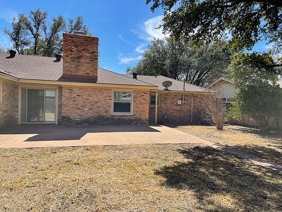 3rd image of 2318 River Oaks Cir