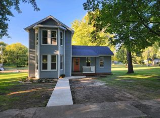 305 W 2nd St, Delavan, IL 61734