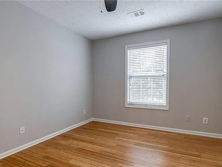 211 Harmony Ct — Photo 16