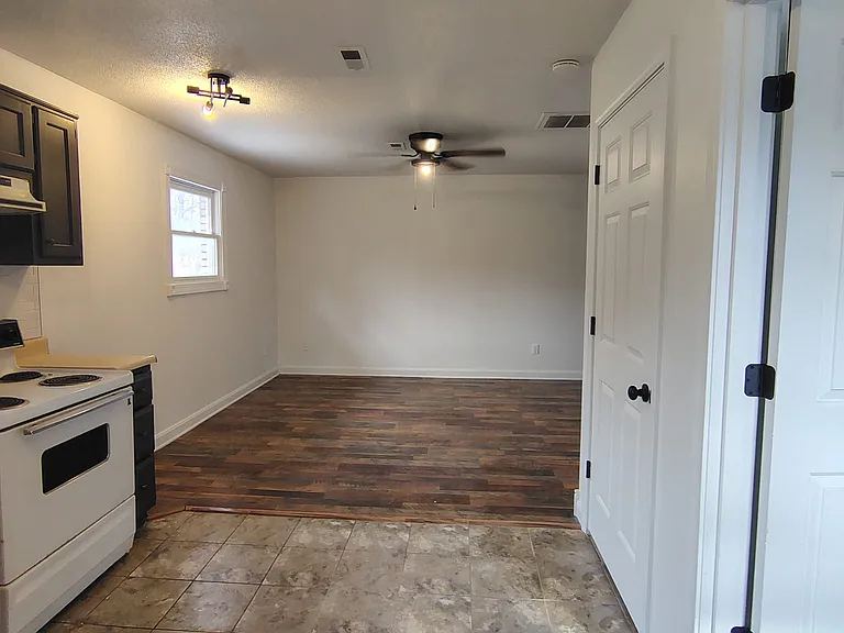 704 S 2nd St #8 — Photo 3