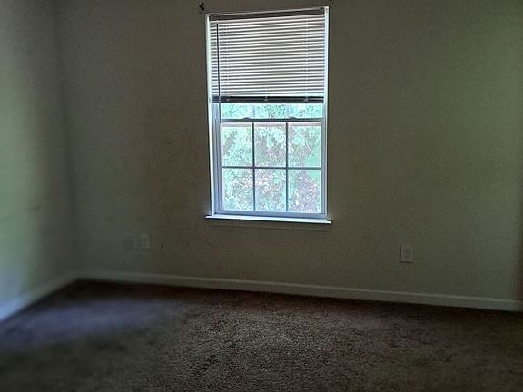 4th image of 213 Coral Cir