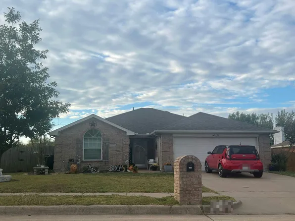 1106 Crooked Creek Ct, Midlothian, TX 76065