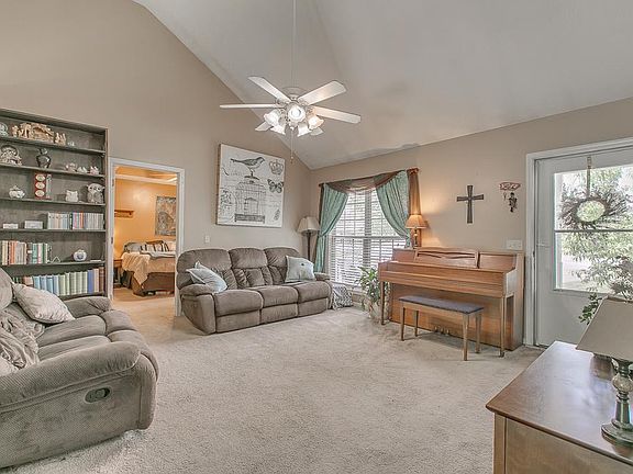 5th image of 2740 Calais Ct