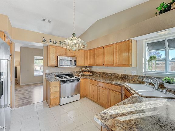 3rd image of 8075 Vista Twilight Dr
