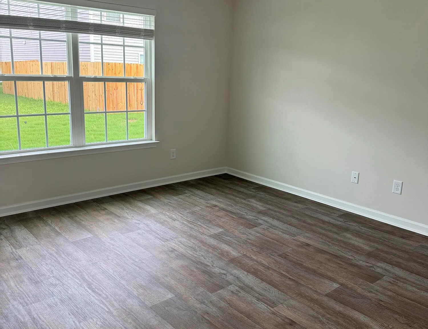 4 bed, 2.5 bath, 1991 sqft, $2,050 — Photo 4