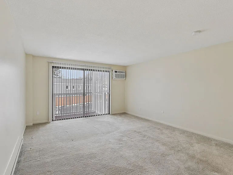 Sunny studio apartment