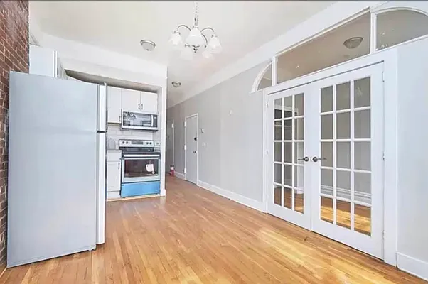 Rented by Compass | media 24