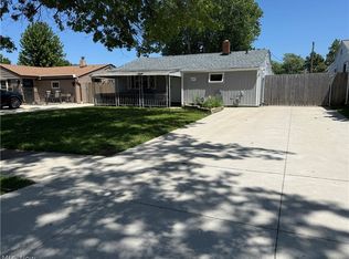 6447 Sandfield Dr, Brookpark, OH 44142