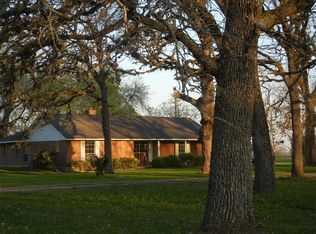 25667 Old Howth Rd, Hempstead, TX 77445