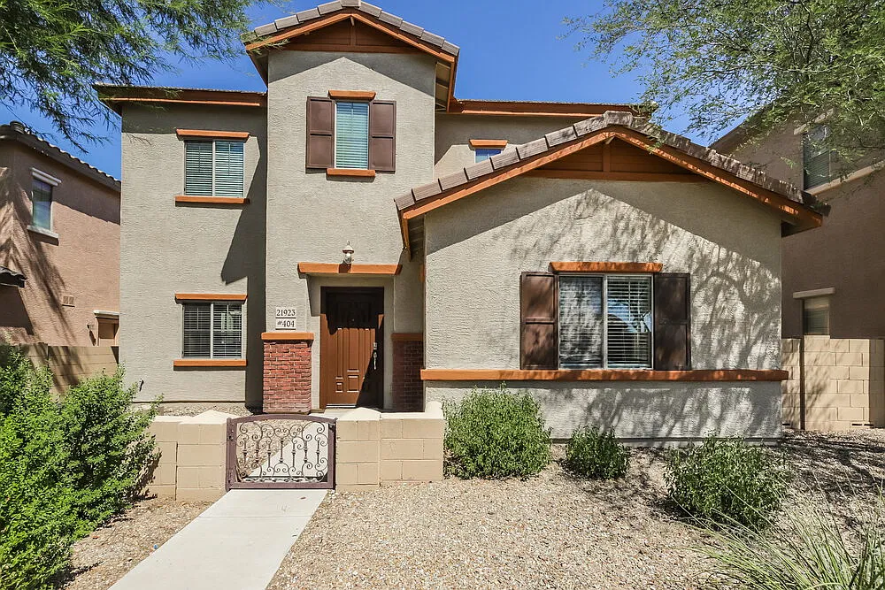 3 bed, 2.5 bath, 1375 sqft, $2,035 — Photo 1