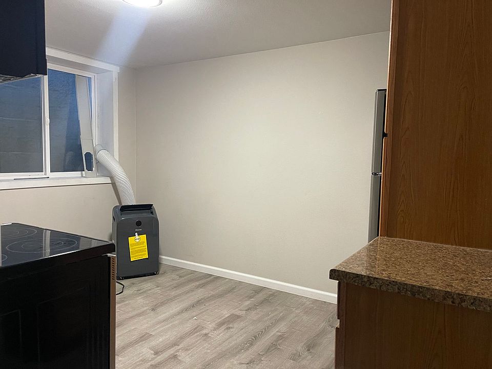 1st image of 106 J St SW #114-J