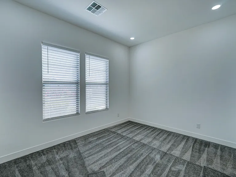 13533 N 146th Ln — Photo 24