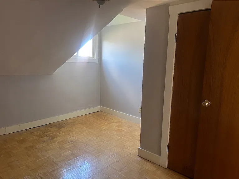 1042 Douglas Ave — Photo 7