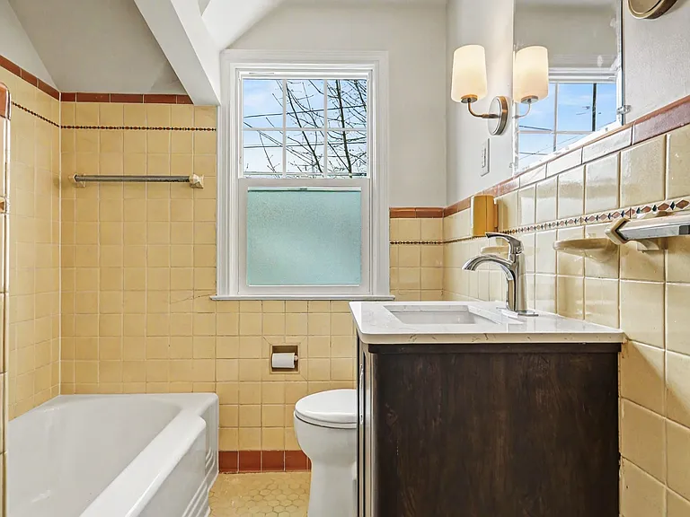 303 Wesley St — Photo 21