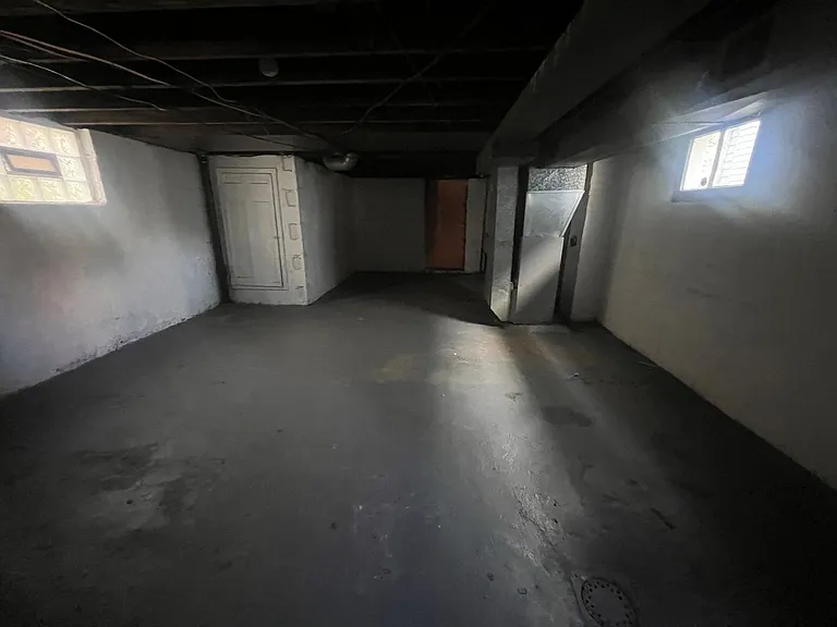 925 Leeds Ave — Photo 15