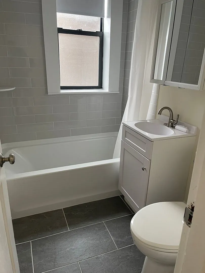 Packards Corner Bu Location Everything included, Best location Nic clean Studio Now 9.1 — Photo 3