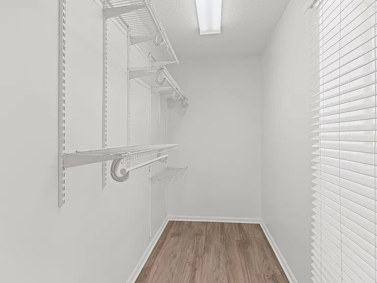 Marseille Apartments — Photo 25