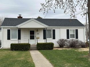 1104 Saunders Ave, Hastings, NE 68901