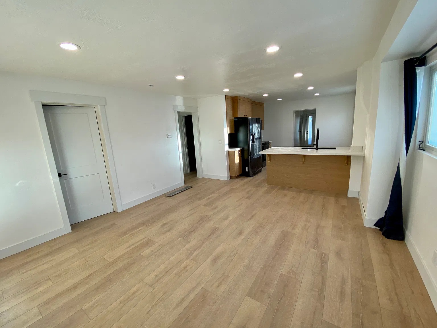 366 E Logan Ave — Photo 1
