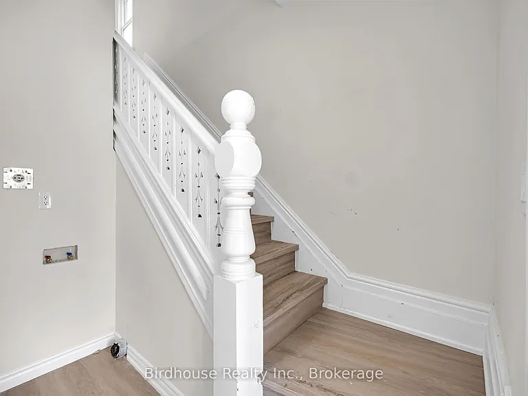 108 Lindsay St S #C — Photo 4