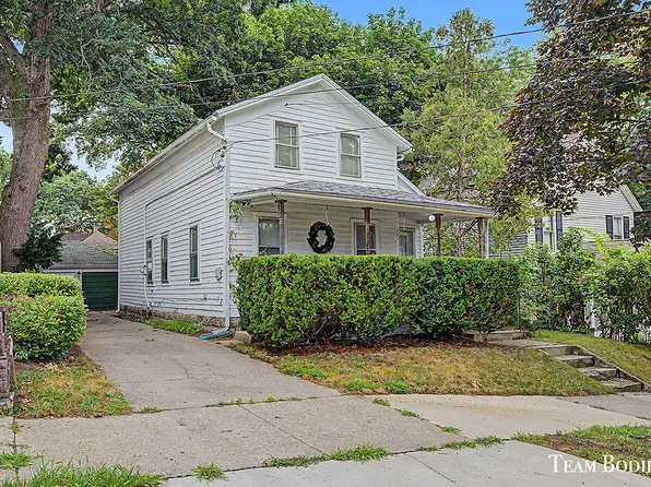 581 Harlan Ave NE, Grand Rapids, MI 49503