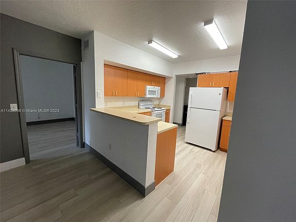 5th image of 2312 Belmont Ln #2312