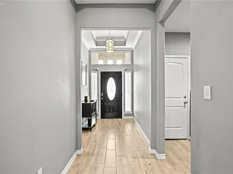 3921 Woodhouse — Photo 4