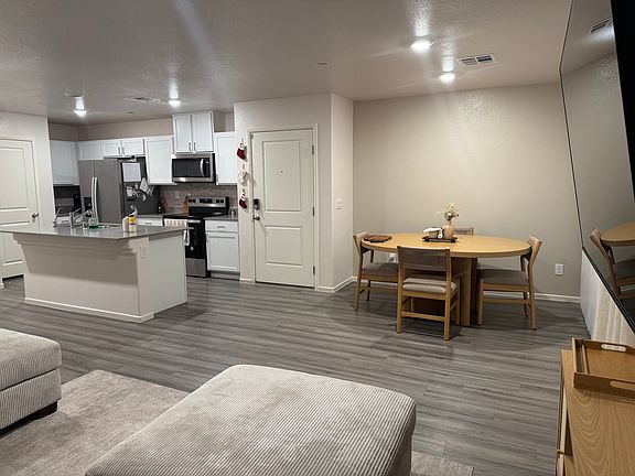 3rd image of 6086 Lily Garden St