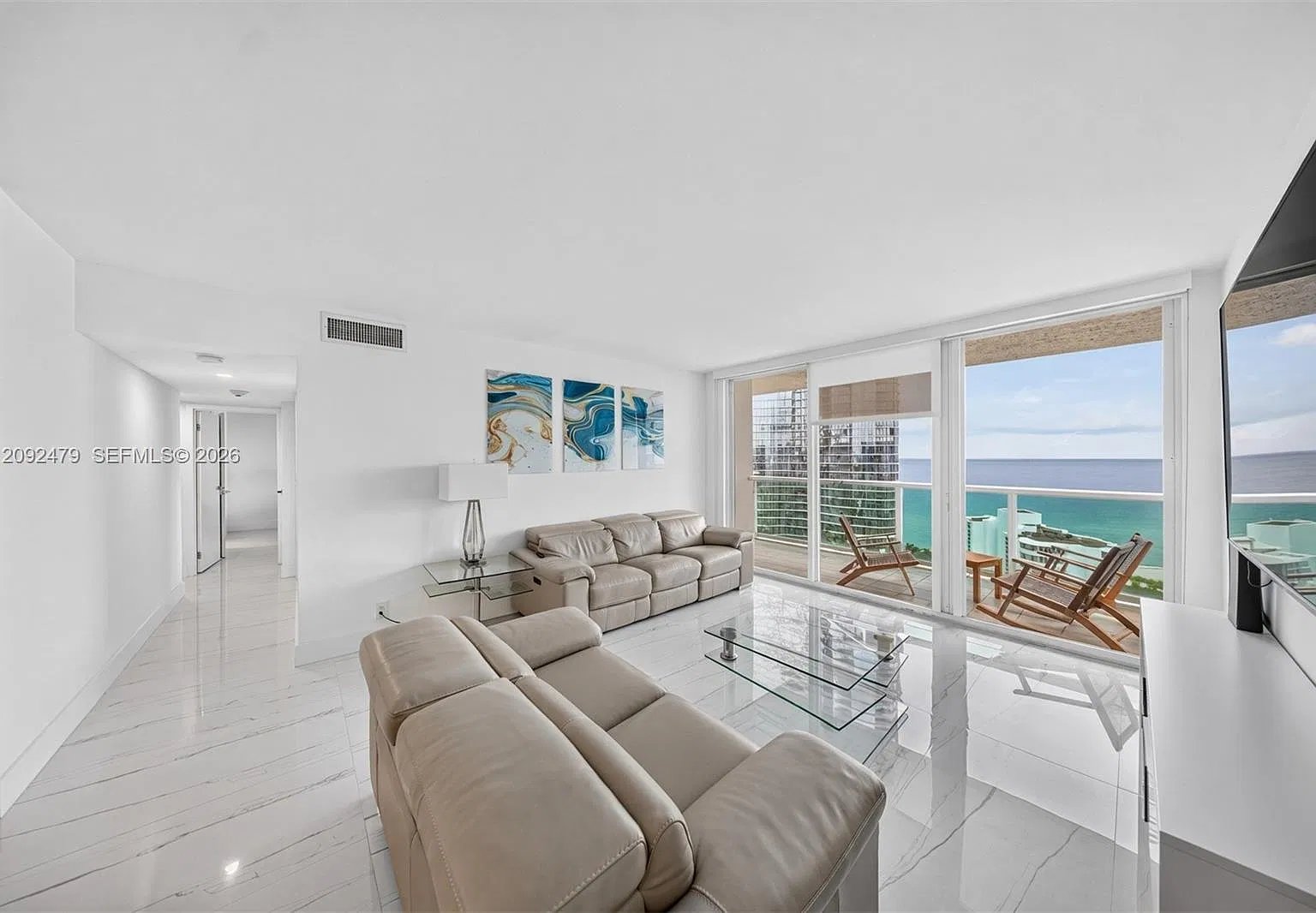 Arlen House East Condo — Photo 2