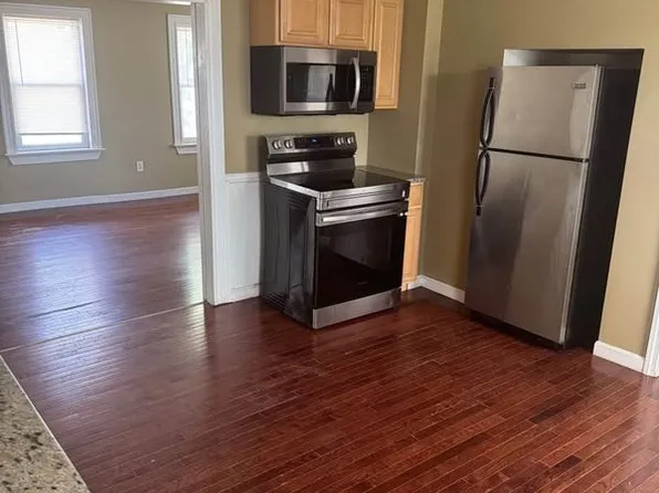 25 Oak St, Cranston, RI 02910