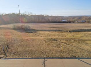 1525 Shadow Rdg, Columbia, IL 62236