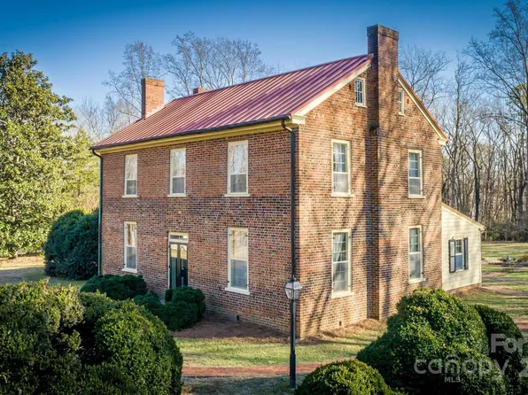 290 E Maple Ave, Mocksville, NC 27028