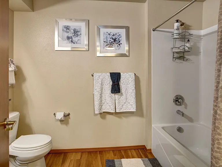 Echo Lake Apartments — Photo 6
