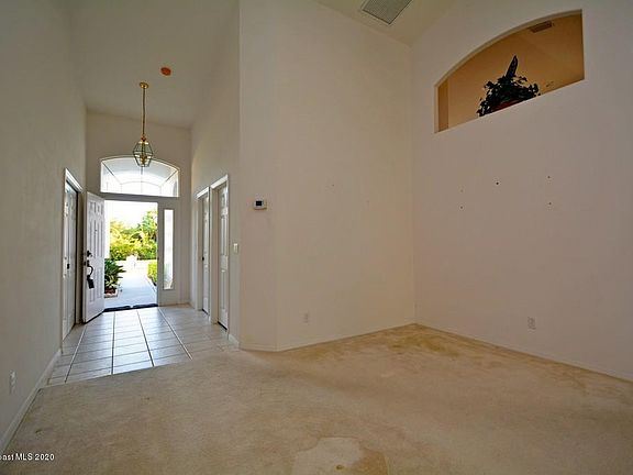 4th image of 1024 Wimbledon Dr
