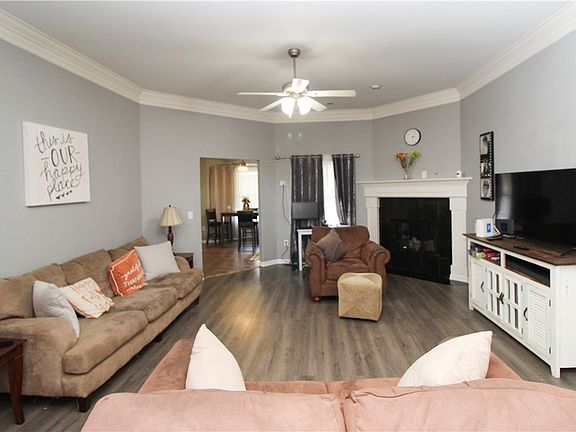 4th image of 4547 Sadie St