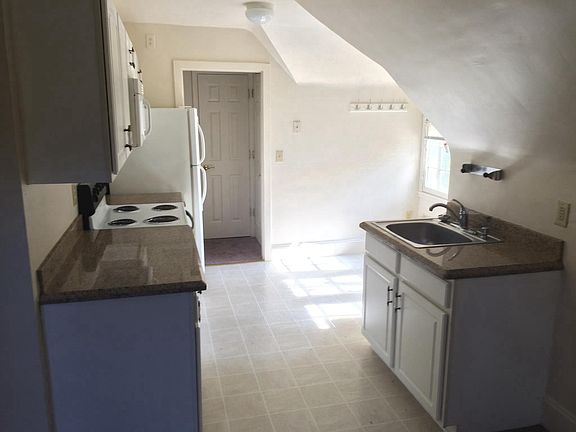 4th image of 105 Arbutus Ave APT 3