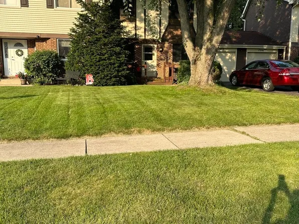 7S473 Creek Dr, Naperville, IL 60540
