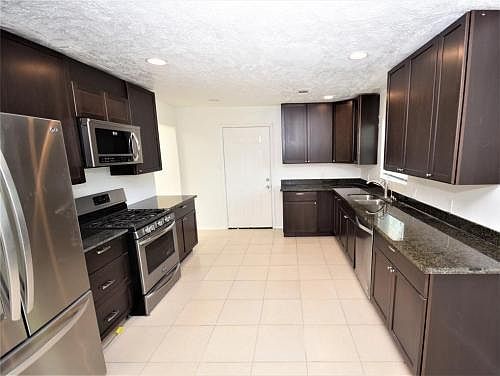 3rd image of 9121 Cathey Ln #A