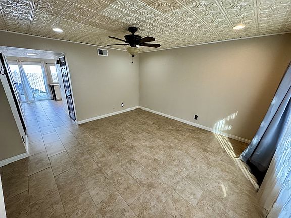 4th image of 212 N Kodiak St