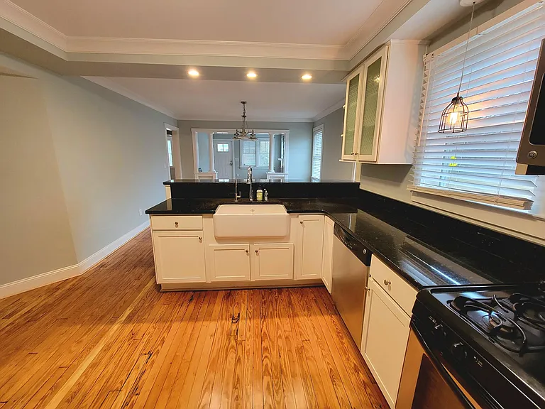 2020 Wolcott Ave — Photo 6