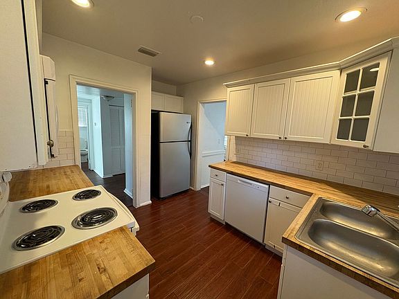 5th image of 4719 Crescent St